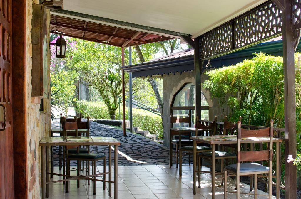 Gingerbread Restaurant & Hotel นวยโว อาเรนัล ภายนอก รูปภาพ